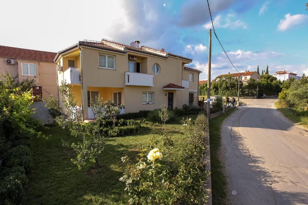 Apartments Emma Биоград-на-Мору Экстерьер фото