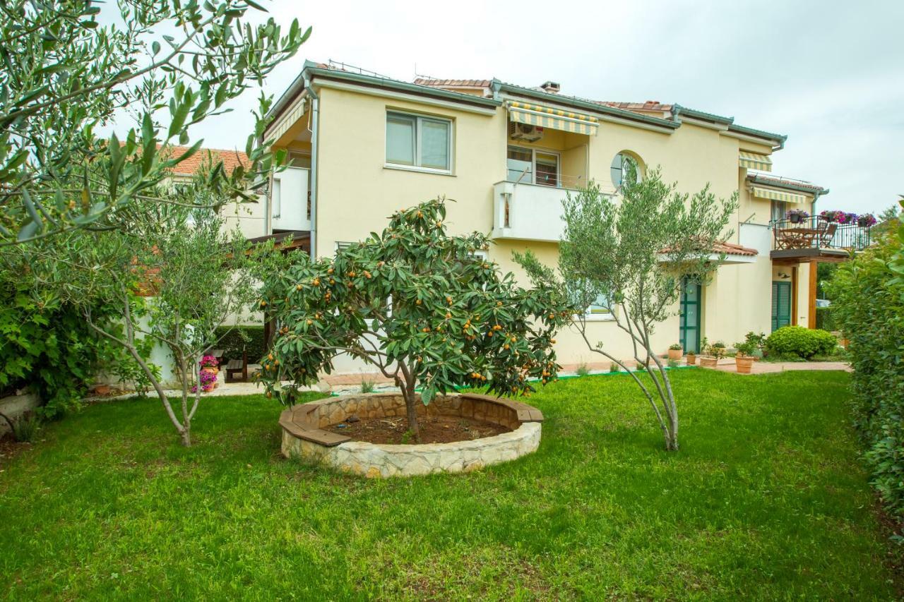 Apartments Emma Биоград-на-Мору Экстерьер фото